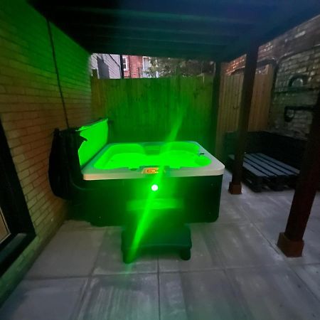 Central London, Jaccuzzi,Newbuild, 2 bedrooms two baths Buitenkant foto