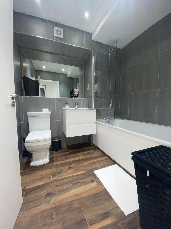 Central London, Jaccuzzi,Newbuild, 2 bedrooms two baths Buitenkant foto